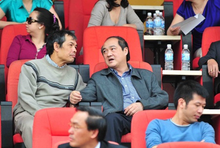 Tổng cục Thể dục thể thao nói gì vụ “bàn thắng ma”? - 1 Tổng cục trưởng TC TDTT Vương Bích Thắng (phải)