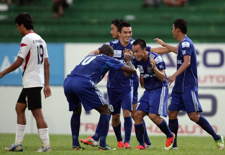 HA Gia Lai lên nhất bảng, SL Nghệ An hòa thất vọng - 2 Thua B. Dương, ĐT Long An vẫn đứng cuối bảng - Ảnh: Sơn Dũng