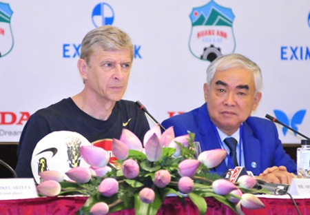 Arsene Wenger: “Tôi yêu đất nước Việt Nam từ nhỏ” - 1 HLV Wenger đánh giá rất cao nền bóng đá của Việt Nam