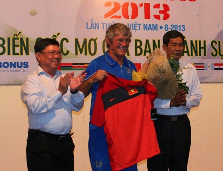 Cựu HLV Bora Milutinovic:“VCK World Cup 2022 sẽ có cầu thủ Việt Nam” - 1 Để nói về khuyết điểm giữa cầu thủ trẻ Việt Nam với cầu thủ trẻ các nước, theo ông đó là gì?