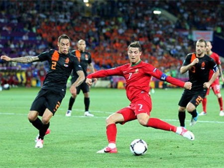 C. Ronaldo và cái duyên đối đầu với đội tuyển Hà Lan - 1 C. Ronaldo luôn có duyên khi đối đầu Hà Lan