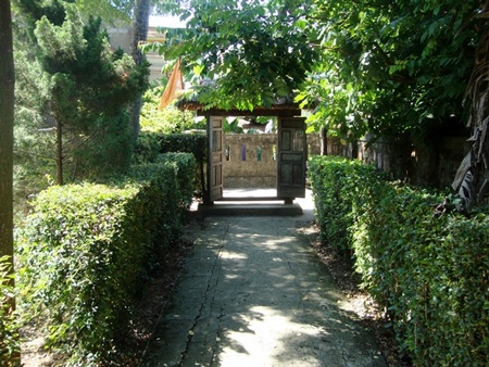 Cổng vào nhìn từ phía trong