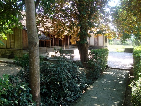 Cổng vào nhìn từ phía trong