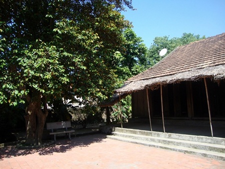 Cổng vào nhìn từ phía trong