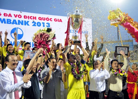 Niềm vui vô địch của các cầu thủ Hà Nội T&T