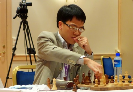 Quang Liêm tiếp tục hòa đương kim vô địch thế giới Peter Svidler - 1 Quang Liêm đang gặp khá nhiều khó khăn ở vòng 4