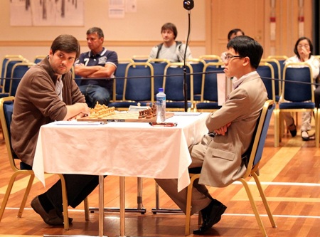 Quang Liêm tiếp tục hòa đương kim vô địch thế giới Peter Svidler - 2 Quang Liêm hòa Svidler trong cả hai trận đấu đầu tiên