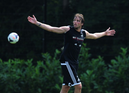 Nhật ký chuyển nhượng ngày 20/8 - 1 Michu đang trong tầm ngắm của Arsenal