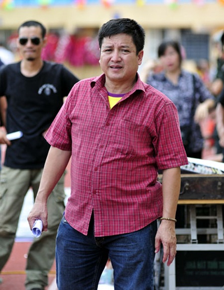 Danh hài Chí Trung có mặt trên sân Hàng Đẫy từ khá sớm