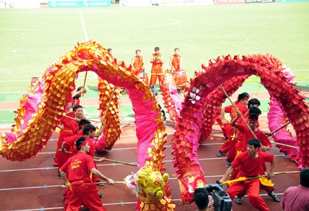 CLB Hà Nội T&T thể hiện tình cảm với người hâm mộ thủ đô