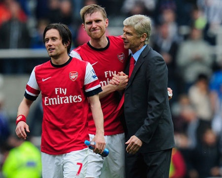 HLV Arsene Wenger biết cách quảng bá tốt hình ảnh Arsenal tại châu Á