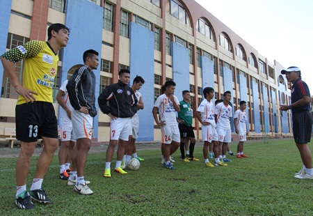 Thất vọng với VFF và VPF, XMXT Sài Gòn bỏ giải V-League - 1 Buổi tập cuối cùng của XMXT Sài Gòn trên sân Thống Nhất - Ảnh: Sơn Dũng