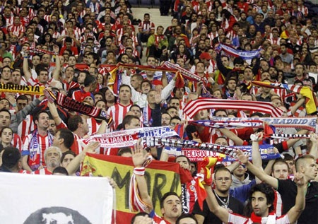Các CĐV Atletico có mặt ở trên sân cũng khá đông