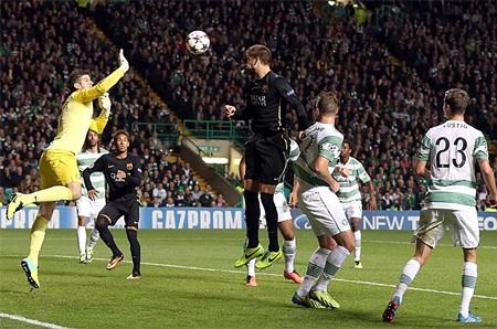 Barcelona đã gặp nhiều khó khăn trước Celtic