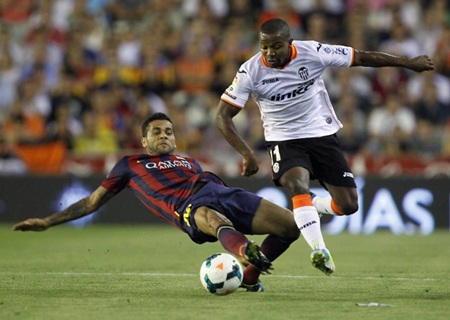 Sự chủ quan của Barca giúp Valencia ghi được 2 bàn ở cuối hiệp 1