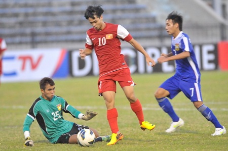 Đánh bại Lào, U19 Việt Nam vào chung kết giải Đông Nam Á - 1 Công Phượng ghi bàn thắng duy nhất của trận đấu - Ảnh: Gia Hưng