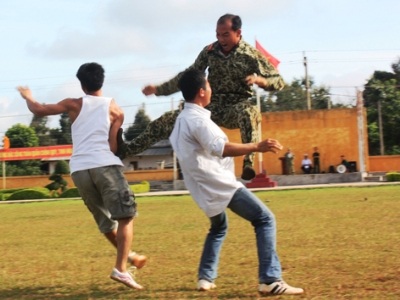 Công phu đặc công - 2 “Ninja” Đoàn đánh đối kháng, phi ám khí dao, tiêu chuẩn xác.
