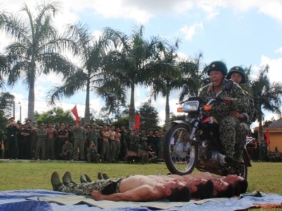 Công phu đặc công - 3 Biểu diễn nội công.