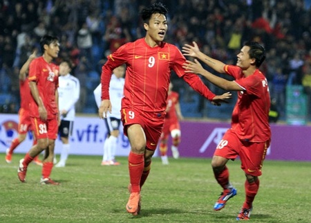 Tiền đạo Việt kiều Mạc Hồng Quân chưa quyết định tương lai - 1 Mạc Hồng Quân muốn dồn sức thi đấu cho U23 Việt Nam ở SEA Games 27