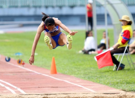 Huệ Hoa lập kỷ lục ở nội dung nhảy ba bước - Ảnh: Sơn Dũng