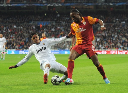 Hàng thủ Real Madrid sẽ phải hết sức dè chừng Drogba