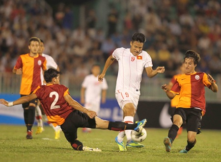 U23 Việt Nam - U23 Santos: Thử thách khó khăn - 1 U23 Việt Nam cần phải cải thiện lối chơi so với trận gặp U23 Galatasaray - Ảnh: Sơn Dũng