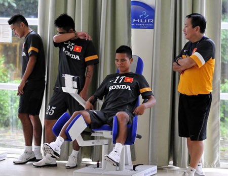 U23 Việt Nam tập luyện hứng khởi ngày đầu tiên - 1 Các cầu thủ Việt Nam đã có buổi tập đầu tiên