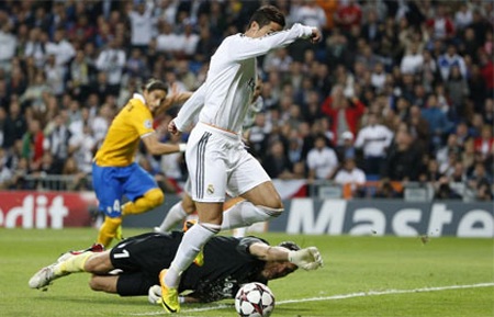 C. Ronaldo nhấn chìm Juventus tại Bernabeu - 1 C. Ronaldo đưa Real Madrid vượt lên dẫn trước từ khá sớm