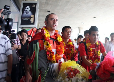 HLV Guillaume Graechen gắn bó với học viện HA Gia Lai tới năm 2021 - 1 HLV Graechen sẽ gắn bó lâu dài với học viện HAGL - Ảnh: Sơn Dũng
