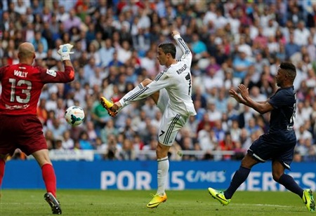 Real Madrid - Juventus: Đại chiến rực lửa tại Bernabeu - 2 Mọi kỳ vọng của Real Madrid đổ dồn vào C. Ronaldo