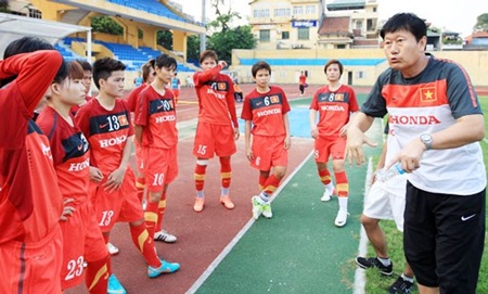 Bóng đá nữ Việt Nam với giấc mơ tham dự World Cup 2015 - 2 Đoàn quân HLV Trần Vân Phát quyết tâm giành vé dự World Cup