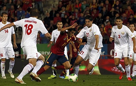 Hạ Belarus, Tây Ban Nha rộng cửa giành vé dự World Cup - 1 Tây Ban Nha đã gặp nhiều khó khăn trước Belarus trong hiệp 1