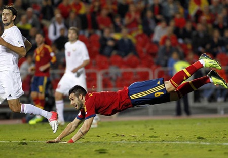 Hạ Belarus, Tây Ban Nha rộng cửa giành vé dự World Cup - 2 Negredo lập công sau khi được tung vào sân ở hiệp 2