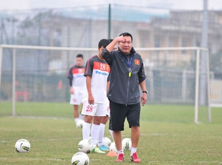 VFF chưa tính chuyện tìm người thay HLV Hoàng Văn Phúc - 1 VFF gặp khó khăn trong việc tìm người thay HLV Hoàng Văn Phúc