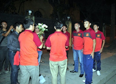 Toàn thể đội U19 Việt Nam tại đường Hoàng Diệu