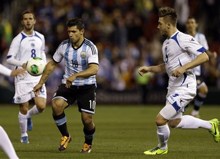 Aguero lập cú đúp, Argentina thắng thuyết phục Bosnia - 1 Aguero lập cú đúp trong chiến thắng của Argentina