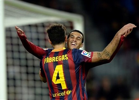 “Vùi dập” Granada, Barcelona vững ngôi đầu bảng - 1 Fabregas và Pedro tỏa sáng trong chiến thắng của Barcelona