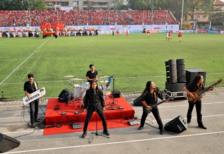 Sôi động, quyết liệt giải bóng đá Sinh viên toàn quốc 2013 - 2 Biểu diễn ca nhạc tại lễ khai mạc
