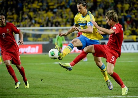 C. Ronaldo lập hattrick, Bồ Đào Nha thắng nghẹt thở Thụy Điển - 2 Cú đúp của Ibrahimovic không thể giúp Thụy Điển giành vé dự World Cup 2014