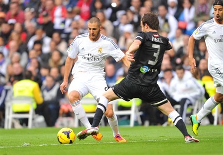 C. Ronaldo lập hattrick, Real Madrid “hủy diệt” Sociedad - 1 Benzema đã lập công trong cuộc đối đầu với Real Sociedad