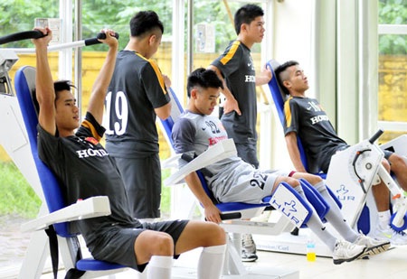 U23 Việt Nam phá sản chuyến tập huấn tại Đà Nẵng vì bão - 1 U23 Việt Nam sẽ tập trung ở Hà Nội 10 ngày