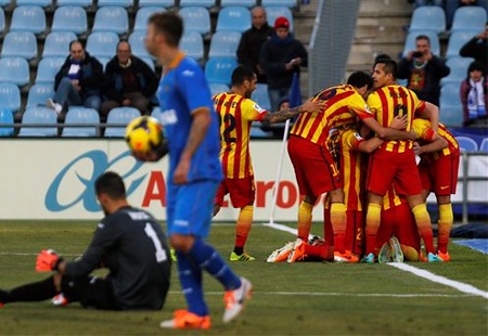 Barcelona ngược dòng giành chiến thắng đậm đà tại Coliseum