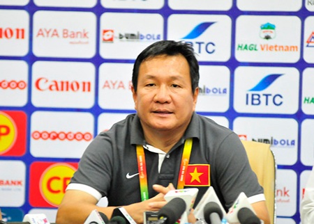 HLV Hoàng Văn Phúc được giữ lại đến tháng 3/2014
