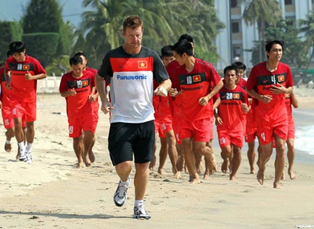 Trợ lý thể lực Dylan Kerr dẫn dắt CLB Hải Phòng - 1 Trợ lý Dylan Kerr sẽ dẫn dắt Hải Phòng mùa tới