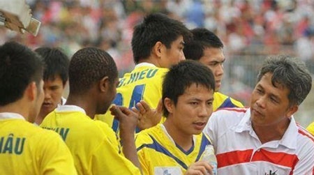 Văn Đông (giữa) đã không qua khỏi tình trạng nguy kịch. Ảnh: haiphong fc