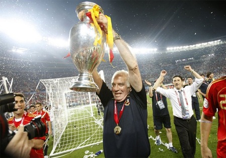Luis Aragones: Vĩnh biệt một chiến lược gia huyền thoại - 2 Vinh quang của HLV Luis Aragones gắn liền với triết lý bóng đá tiqui-taca