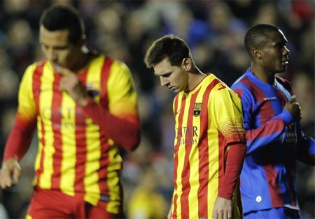 Nỗi thất vọng của Lionel Messi và Alexis Sanchez