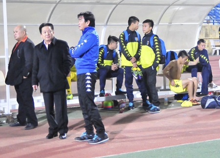 Bầu Hiển bức xúc với các điều hành của trọng tài