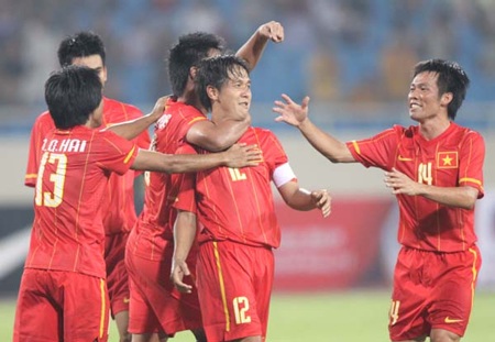 Giấc mơ săn Vàng AFF Cup 2014 của đội tuyển bóng đá nam - 1 Bóng đá nam Việt Nam đã hai giải đấu lỗi hẹn với chức vô địch AFF Cup