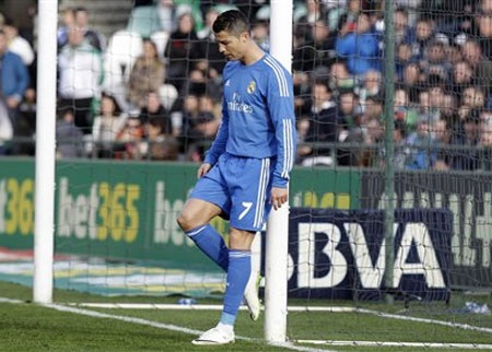 C. Ronaldo hối tiếc về sự ngạo mạn trong quá khứ - 1 C. Ronaldo thừa nhận mình từng ngạo mạn quá mức